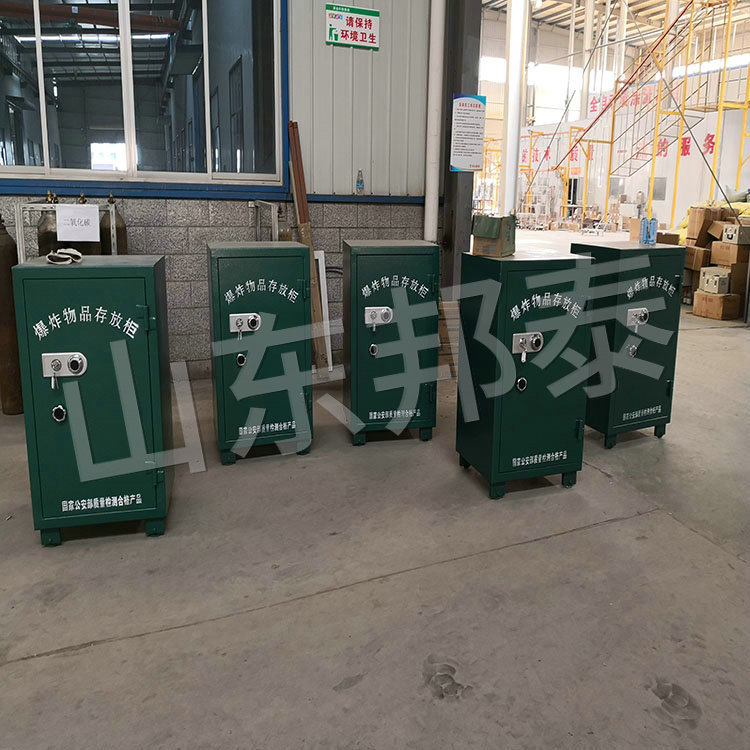 人影作業點裝配彈藥存儲保險柜.jpg